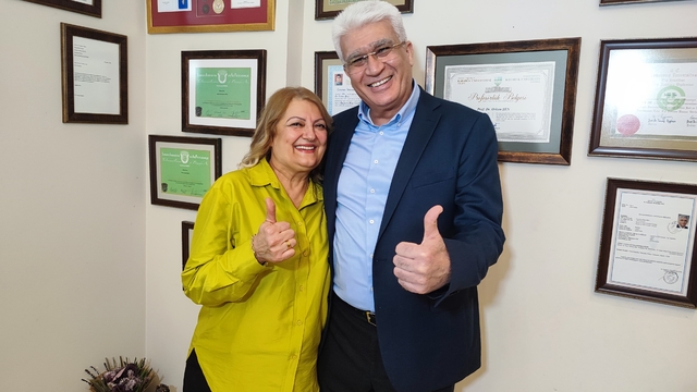 Dördüncü kez ameliyat olmaktan kurtuldu
Beyin, Sinir ve Omurilik Cerrahisi Uzmanı Prof. Dr. Orhan Şen, belinden daha önce 3 kez ameliyat edilen ve dördüncü ameliyat önerilen hastanın şikayetlerinin ameliyatlık değil kas kaynaklı olduğunu belirleyerek hastayı gereksiz ameliyattan kurtardı. Uygulanan tedavi sonrası hastanın ağrılarının geçtiği öğrenildi