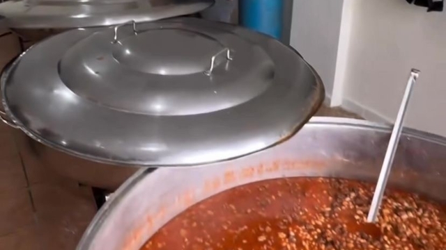 Patnos'ta belediyenin sıcak yemek hizmeti devam ediyor