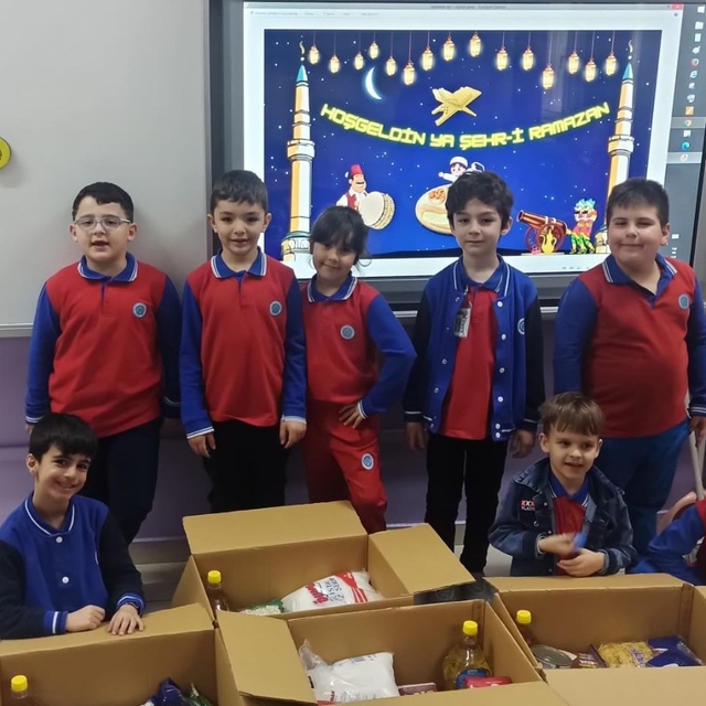 Minik ellerin büyük yüreği