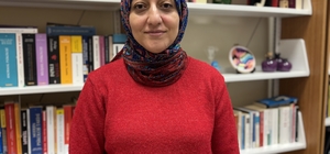 28 Şubatta başörtüsü yasağı nedeni ile Kıbrıs’a gidip üniversite okudu, bugün üniversitede ders veriyor