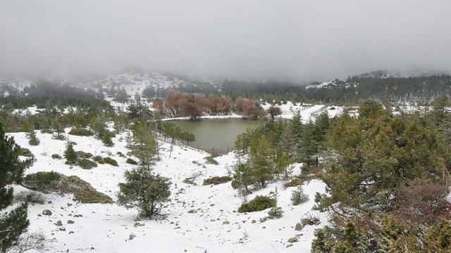 Spil Dağı, beyaz örtüyle kaplandı