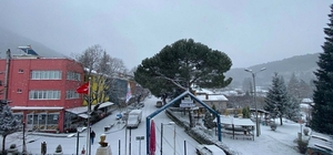 İzmir'in yüksek kesimleri beyaza büründü