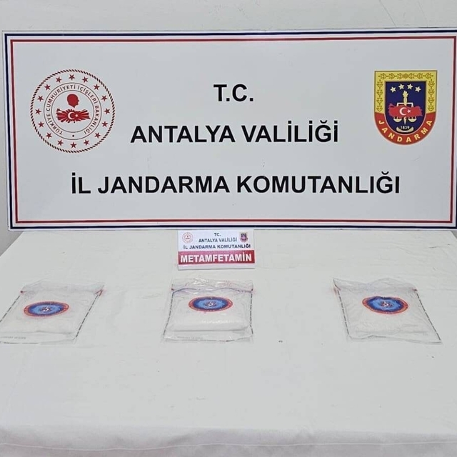 Antalya'da 1 kilo 810 gram uyuşturucu madde ele geçirildi