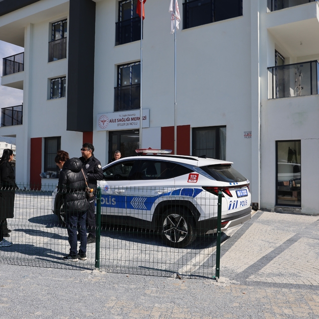 Açığa alınan doktorların hemşirelerinden haber yapan gazeteciye tehdit
Aydı...