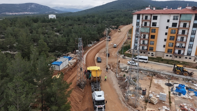 Akçaova TOKİ girişi yol çalışmaları devam ediyor