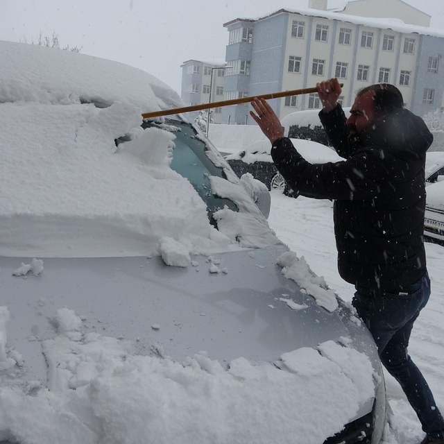 Bitlis'te yoğun kar yağışı