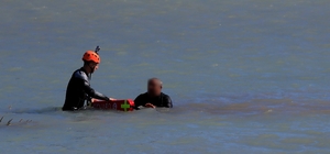 Antalya'da arkadaşlarına kızan belediye çalışanının eylemine can simitli mü...