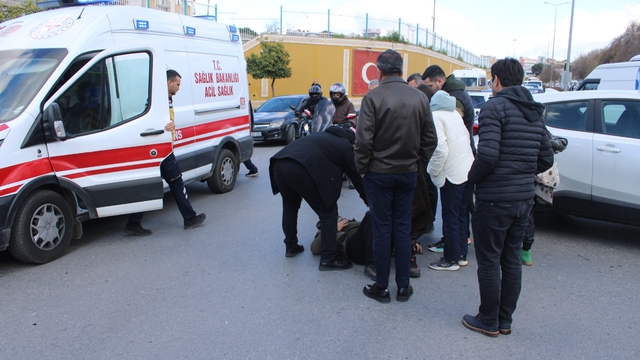 Kavşak içindeki kazada sürücü yaralandı
Uzun araç kuyrukları oluştu