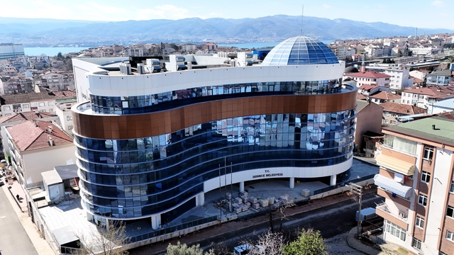 Derince'nin yeni hizmet binasında son rötuşlar yapılıyor