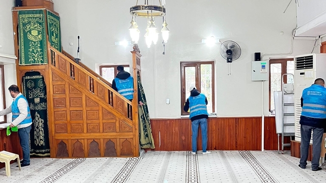 Manisa'da denetimli serbestlik yükümlülerinden camilere 'Ramazan' bakımı