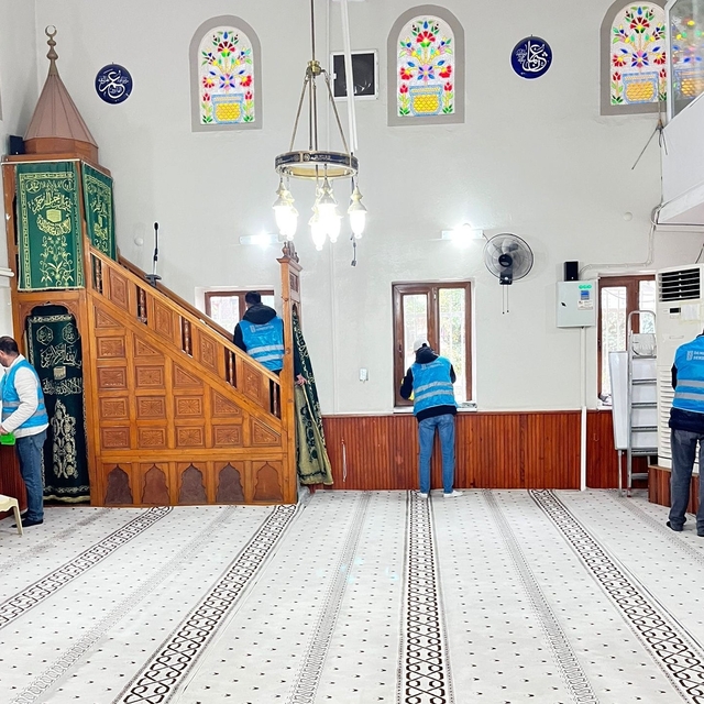 Manisa'da denetimli serbestlik yükümlülerinden camilere 'Ramazan' bakımı