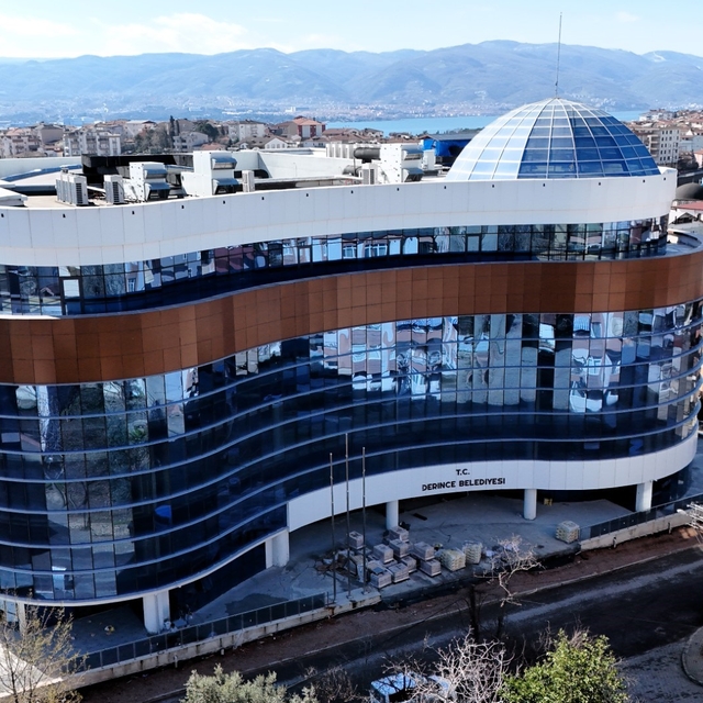 Derince'nin yeni hizmet binasında son rötuşlar yapılıyor