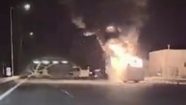 Otoyolda yolcu otobüsü alev aldı