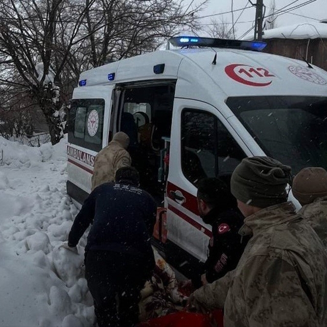 Kemaliye'de toprak kayması: 1 işçi hayatını kaybetti