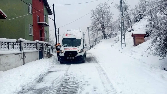 Bartın'ın yüksek kesimlerinde kar etkili oluyor
Kar kalınlığı 20 santimetreyi buldu