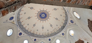 Kütahya Çinili Camii yıkılıp yeniden inşa edilecek Tarihi 79 bin çini tek tek sökülüp koruma altına alındı Kütahya Dumlupınar Üniversitesi Genel Sekreteri Yusuf Çetin; "Hazırlanan teknik raporların ortak kanaati, güçlendirme seçeneğinin teknik açıdan yetersiz kalacağı yönündedir" "İhale süreci Mart ayında gerçekleştirilecek"
