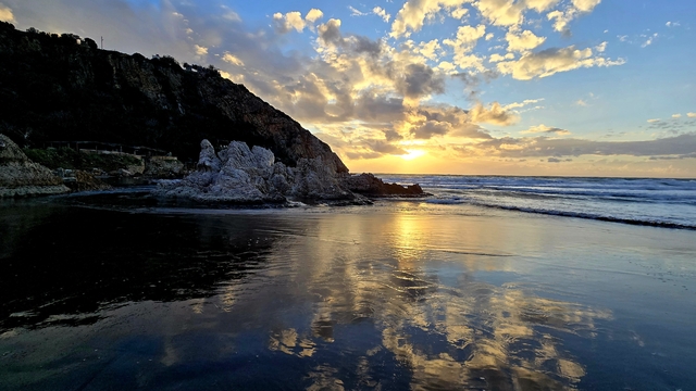Hatay sahilinde gün batımında renk cümbüşü büyüledi