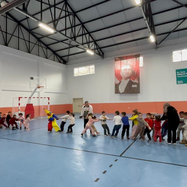 Küre'de minik öğrenciler sporla tanıştı