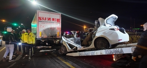 Niğde’de feci kaza: Tıra çarpan otomobilin sürücüsü hayatını kaybetti