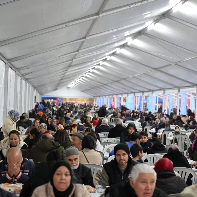 Aydınlılar Büyükşehir Belediyesi'nin iftar sofralarında buluşuyor