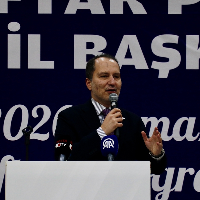 Yeniden Refah Partisi Genel Başkanı Erbakan Kocaeli'de partisinin iftar pro...