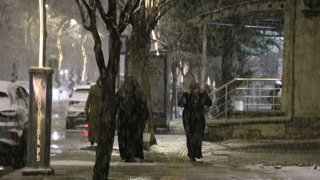 Van'da eğitime kar tatili