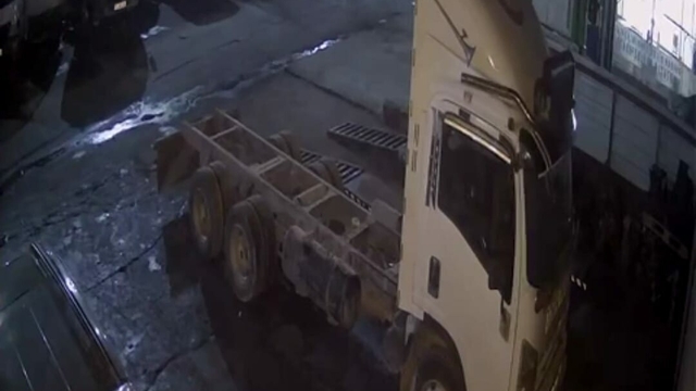 Manisa'da otomobil hırsızlığı kamerada