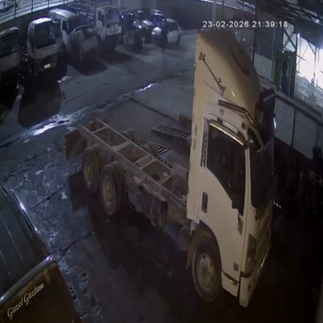 Manisa'da otomobil hırsızlığı kamerada