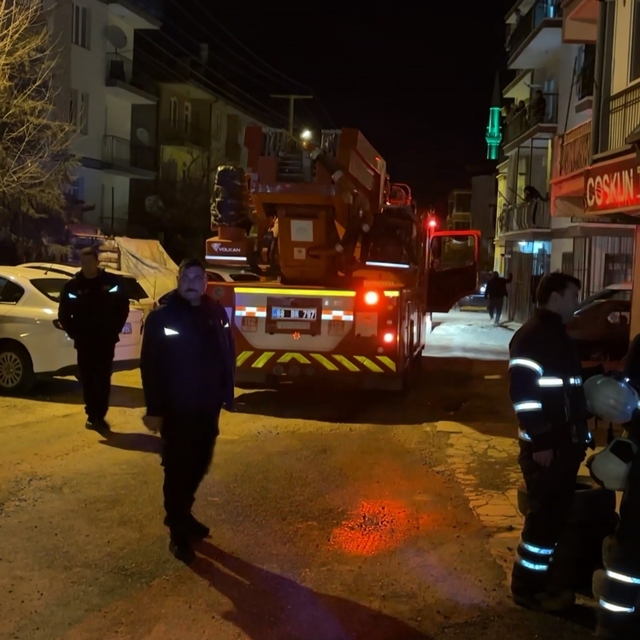 Kombiden çıkan yangın paniğe neden oldu