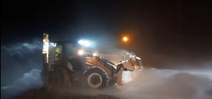 Bayburt’ta fırtına ve kar nedeniyle yolda kalan taksi ekiplerce kurtarıldı