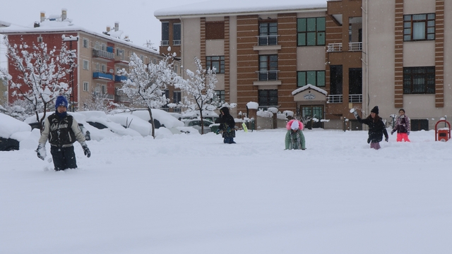 Erzincan'da eğitime kar engeli! Okullar 1 gün daha tatil