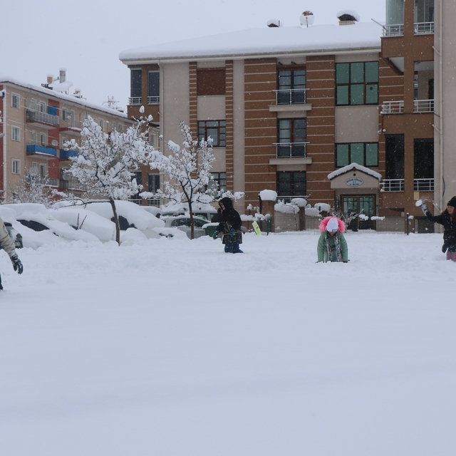 Erzincan'da eğitime kar engeli! Okullar 1 gün daha tatil
