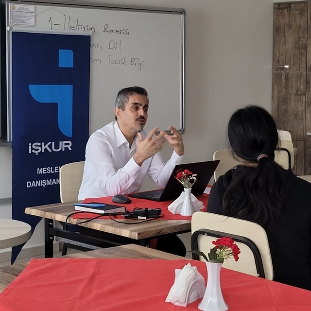 Öğrencilere meslek seçiminin önemi anlatıldı