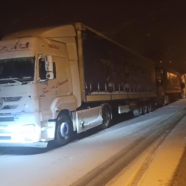 Ilgar Dağı geçidi ulaşıma kapandı, TIR'lar yolda bekliyor