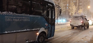 Erzurum'da kar yağışı etkili oldu; araçlar kara gömüldü (2)