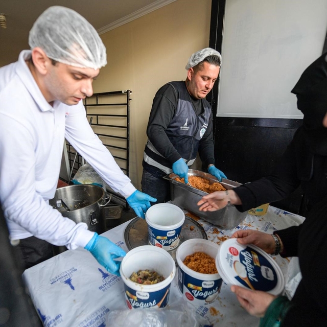 İftar bereketi Büyükşehir'in aşevinden sofralara uzanıyor