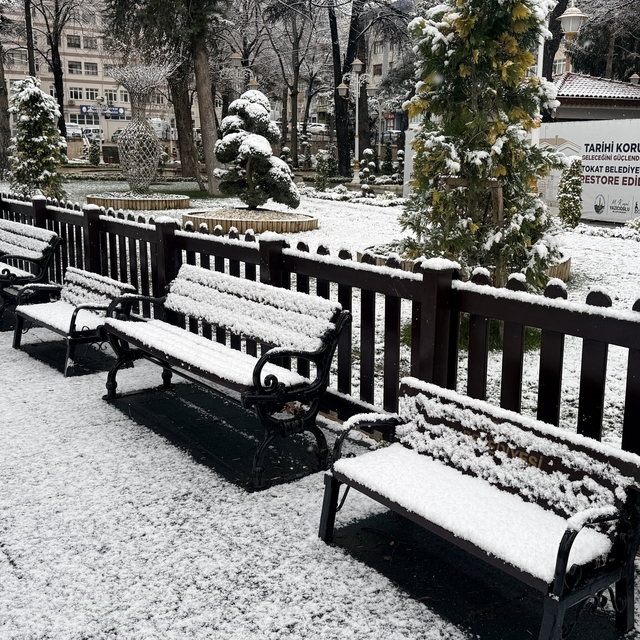 Tokat güne kar yağışıyla uyandı
