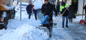 Van'da kardan 390 yerleşim yerinin yolu kapandı, okullar tatil edildi