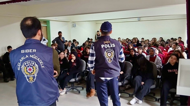 Bilecik'te öğrencilere SİBERAY kapsamında bilgilendirme
