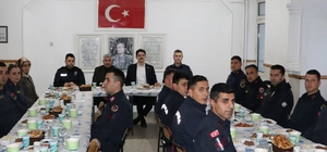 Ulaş Kaymakamı Eskimez ve Belediye Başkanı İlbey, jandarmayla iftarda bir araya geldi