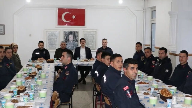 Ulaş Kaymakamı Eskimez ve Belediye Başkanı İlbey, jandarmayla iftarda bir araya geldi