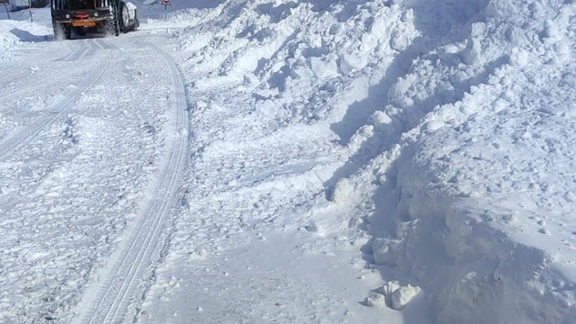 Eğribel Tüneli girişinde çığ nedeniyle kapanan yol ulaşıma açıldı