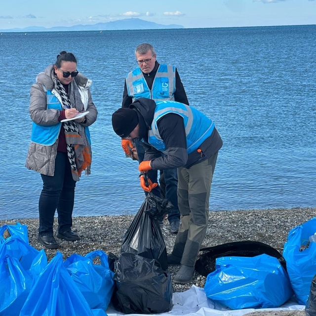Çevrecilerden Altınkum sahilinde anlamlı temizlik