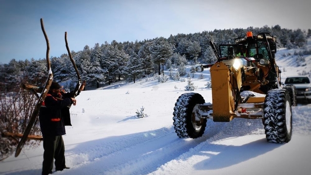 Erzincan'da kar ve tipiden 494 köy yolu ulaşıma kapandı