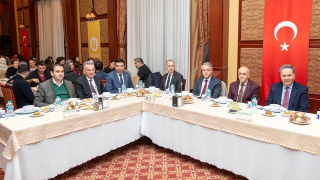 Rektör Akpolat, TÖTM personeliyle iftar yemeğinde bir araya geldi