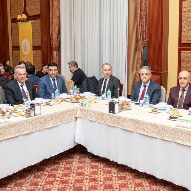 Rektör Akpolat, TÖTM personeliyle iftar yemeğinde bir araya geldi