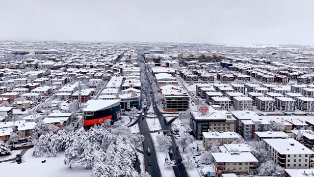Erzincan'da kar kalınlığı 30 santimetreye ulaştı