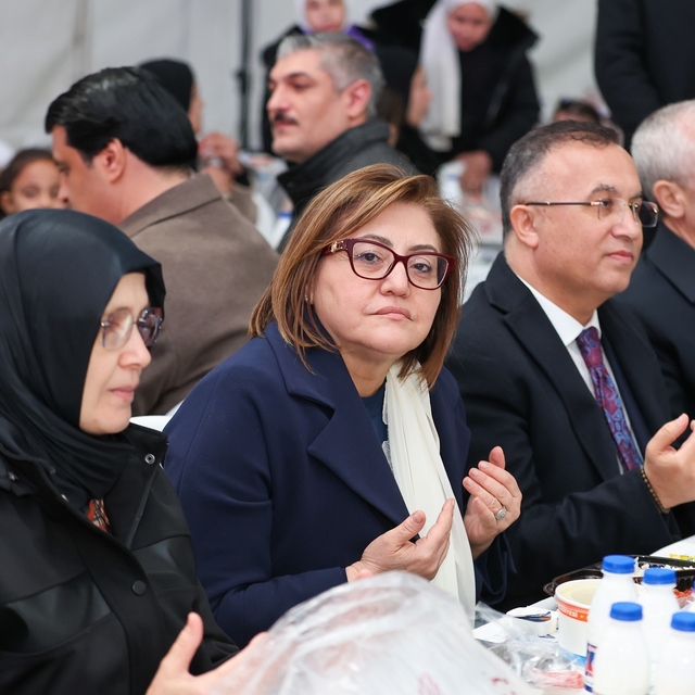 Gaziantep Büyükşehir'den Halep'te 10 bin kişilik iftar