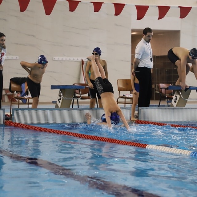 Kütahya'da küçükler yüzme il birinciliği heyecanı