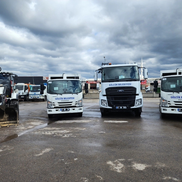 Gölcük Belediyesi araç filosunu güçlendirdi